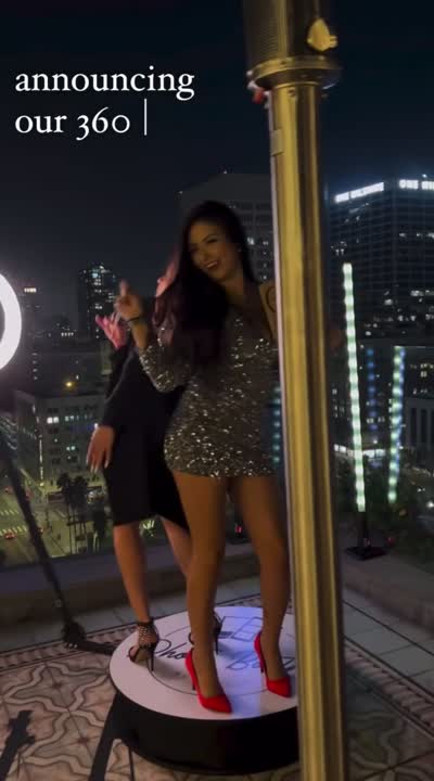 Refade Entertainment 360 photo booth at night